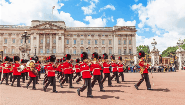 changing-of-the-guard-at-buckingham-palace
