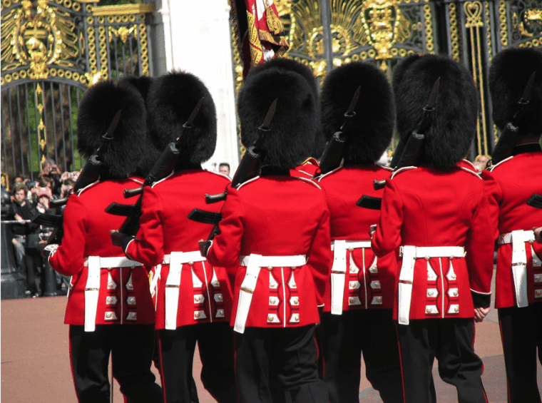 changing-of-the-guard-at-buckingham-palace