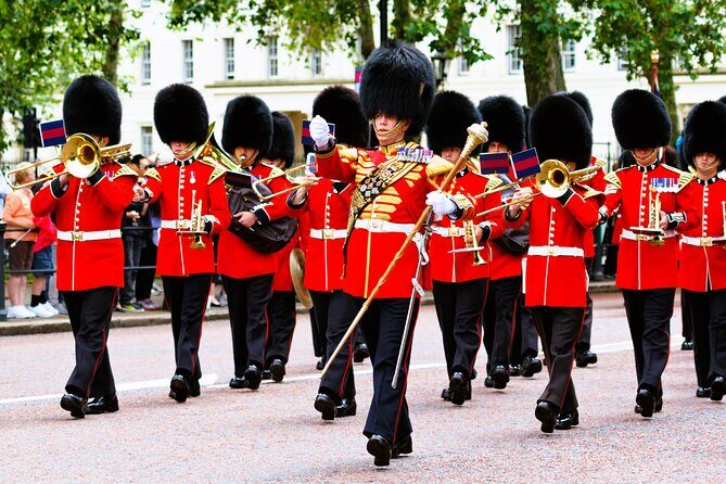 Changing of the Guard Guided Tour at Buckingham Palace - Why Vantage Points Matter  