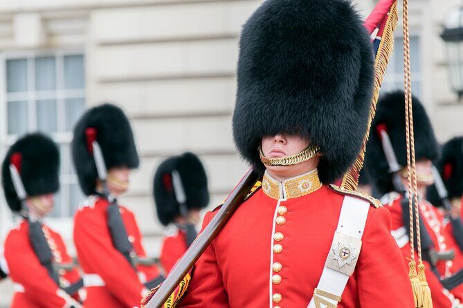 Changing of the Guard Guided Tour at Buckingham Palace - Weather and Cancellation  