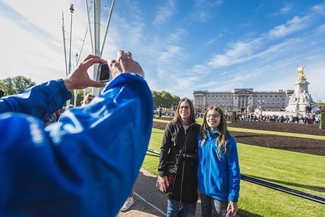 changing-of-the-guard-guided-walking-tour-in-london