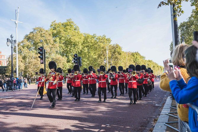 changing-of-the-guard-guided-walking-tour-in-london