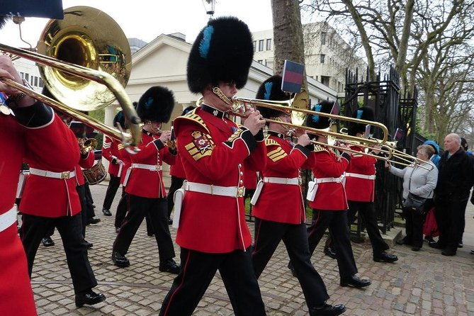 changing-of-the-guard-guided-walking-tour-in-london