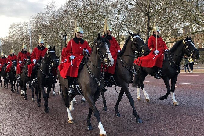 changing-of-the-guard-guided-walking-tour-in-london