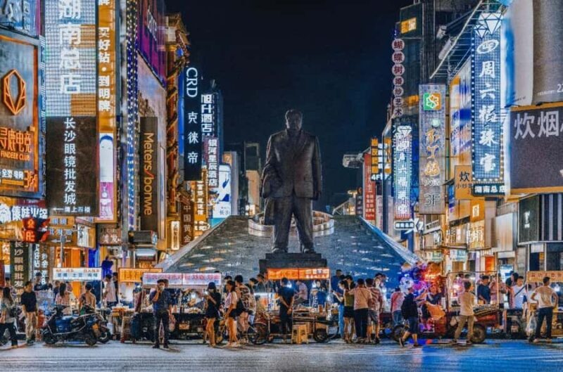 Changshas Journey: Han Nobility to Modern Culture - Afternoon in Wuyi Commercial District: Modern Energy Meets Local Flavors