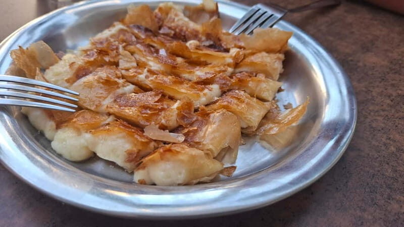 Chania Old Town: Vegetarian Food & Sightseeing Walking Tour - The Guides & Their Role