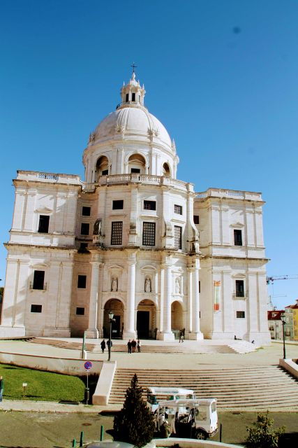 chaparrus-tours_lisbon2-hour-sightseeing-tour-by-tuktuk