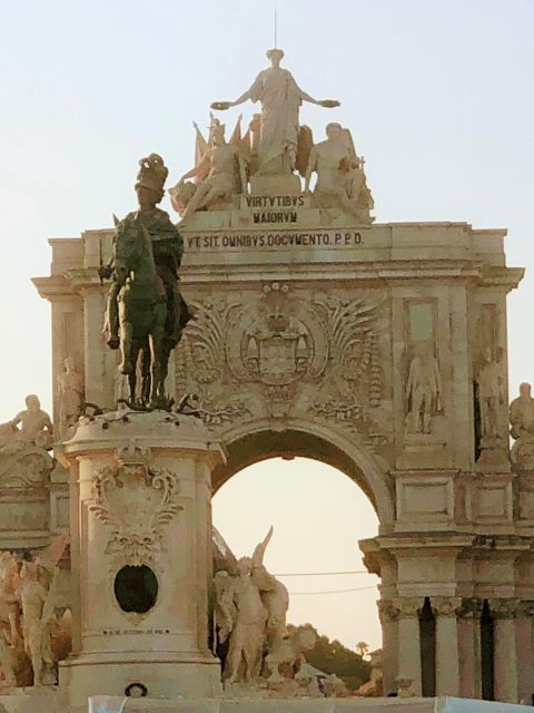 chaparrus-tours_lisbon2-hour-sightseeing-tour-by-tuktuk