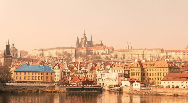 charles-bridge-and-prague-castle-walking-tour-2
