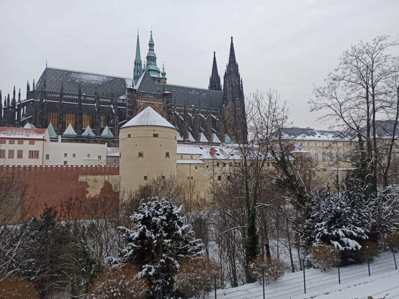 charles-bridge-and-prague-castle-walking-tour-2