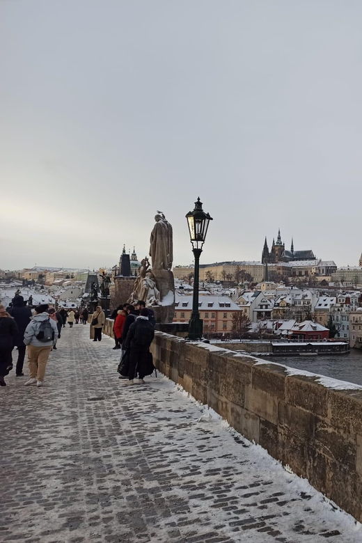 charles-bridge-and-prague-castle-walking-tour-2