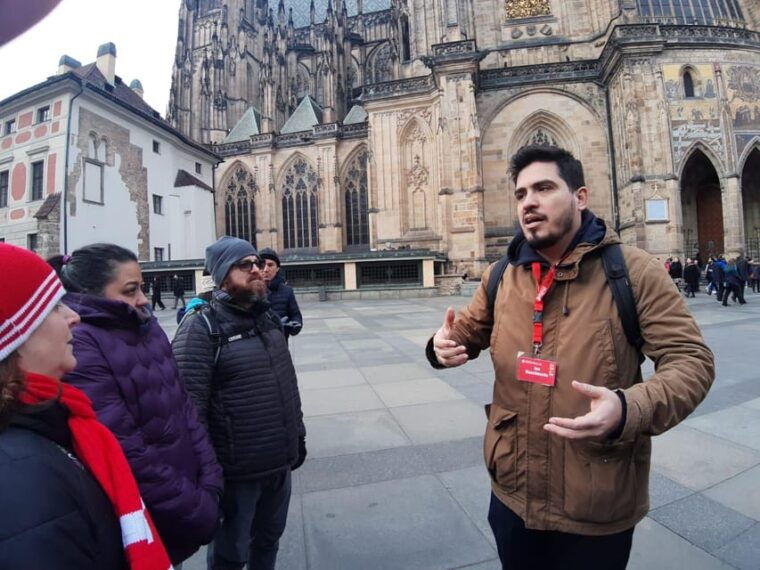 charles-bridge-and-prague-castle-walking-tour-2