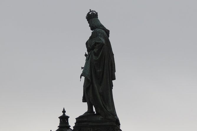 charles-bridge-and-prague-castle-walking-tour