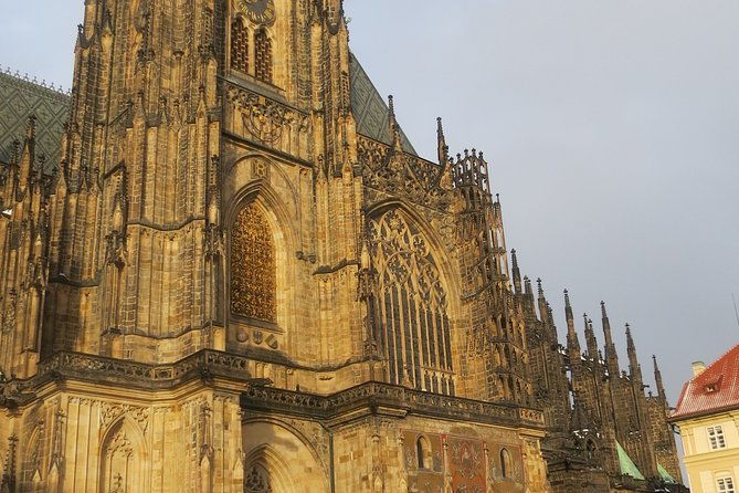 charles-bridge-and-prague-castle-walking-tour