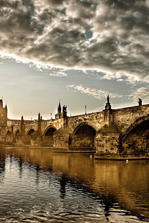 charles-bridge-lesser-town-walking-tour