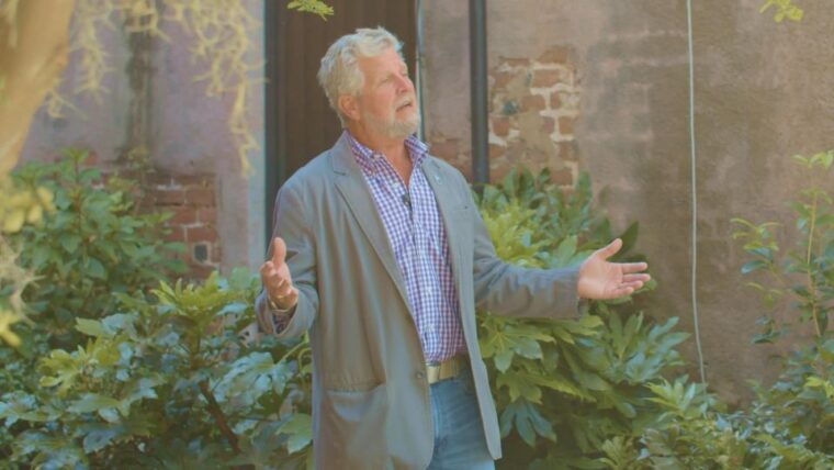 charleston-hidden-alleys-and-historic-sites-walking-tour