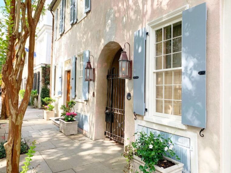 charleston-hidden-alleys-and-historic-sites-walking-tour