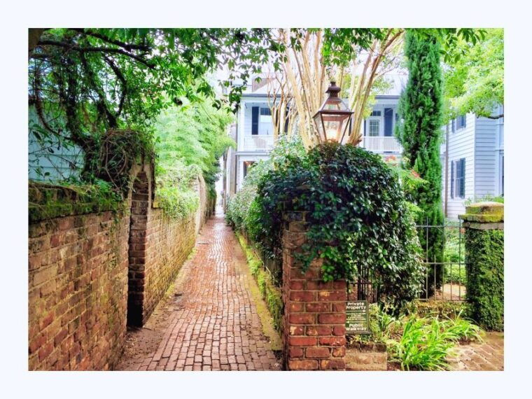 charleston-hidden-alleys-and-historic-sites-walking-tour