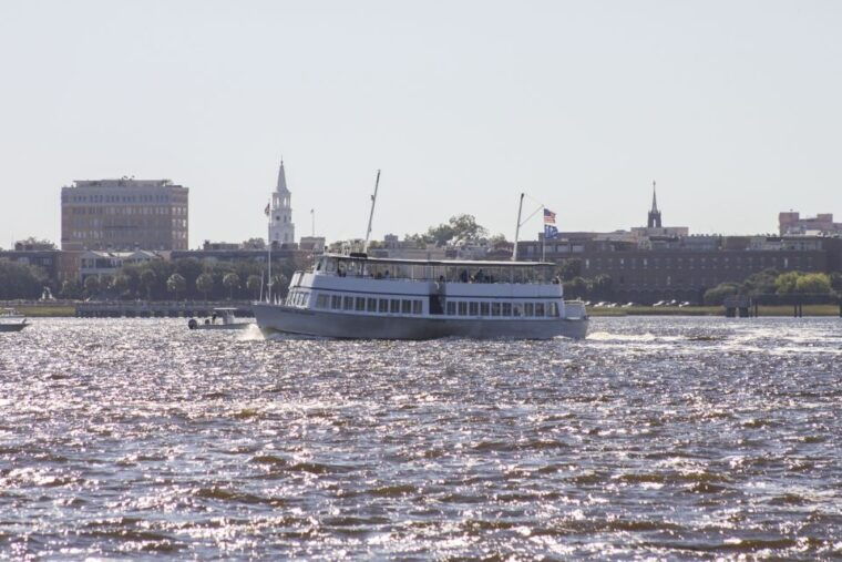 charleston-sightseeing-harbor-tour-dolphin-watch