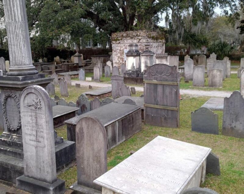 charleston-small-group-ghost-walking-tour-at-night