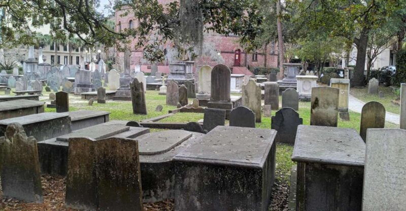charleston-small-group-ghost-walking-tour-at-night