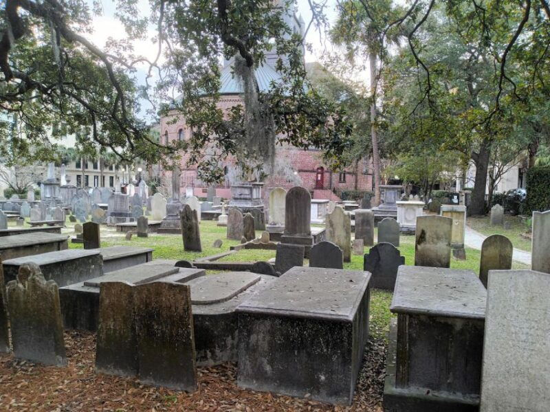 charleston-small-group-ghost-walking-tour-at-night