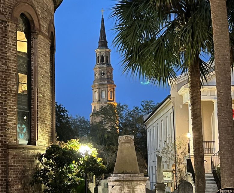 charleston-small-group-ghost-walking-tour-at-night