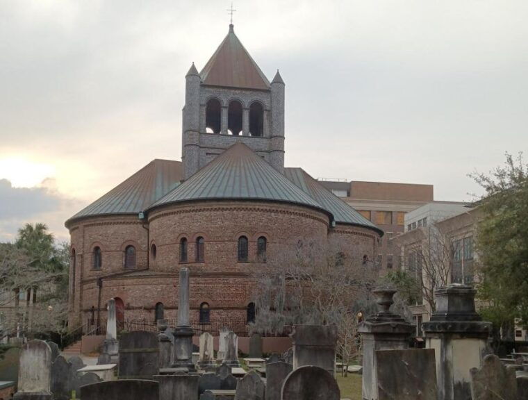 charleston-small-group-ghost-walking-tour-at-night