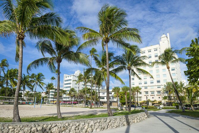 charming-corners-of-miami-walking-tour-for-couples