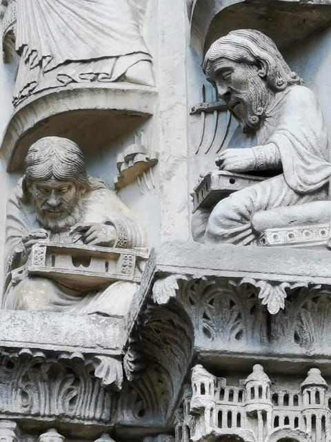 chartres-cathedral-and-city-guided-tour