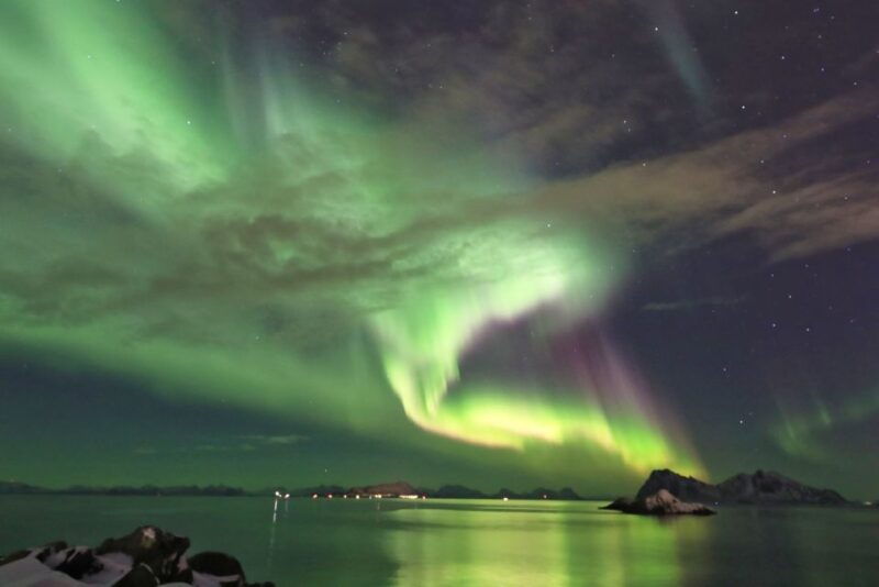 chase-the-northern-lights-with-a-photographer