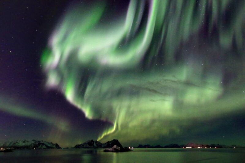 chase-the-northern-lights-with-a-photographer