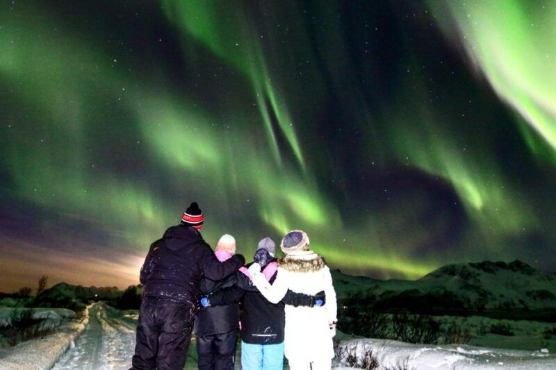 chase-the-northern-lights-with-a-photographer