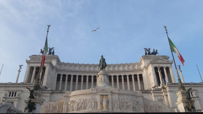 chase-the-sunrise-cycling-on-the-appia-antica