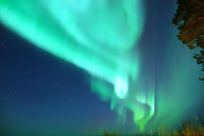 chasing-aurora-with-photographer-small-group-2
