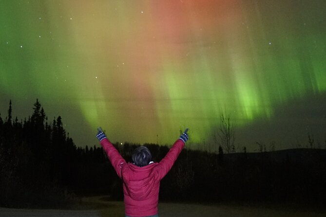 chasing-northern-lights-aurora-borealis-tour-with-photography