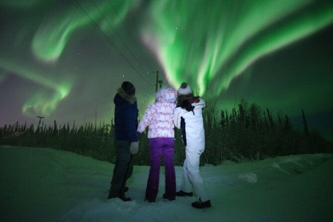 chasing-northern-lights-aurora-borealis-tour-with-photography