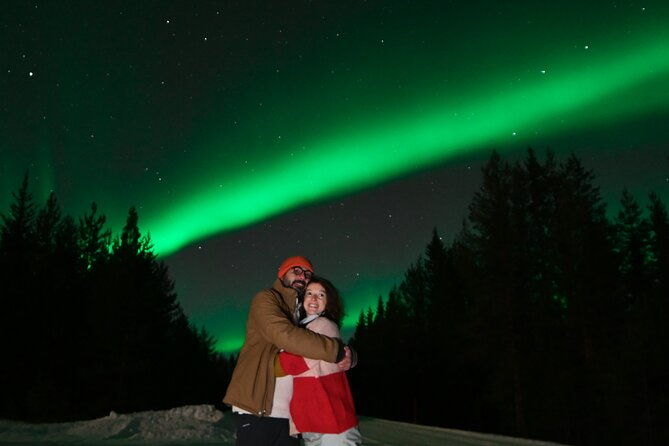 chasing-the-auroras-guaranteed-tour-with-professional-photography