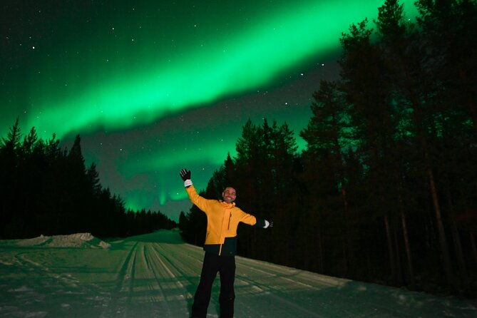 chasing-the-auroras-guaranteed-tour-with-professional-photography