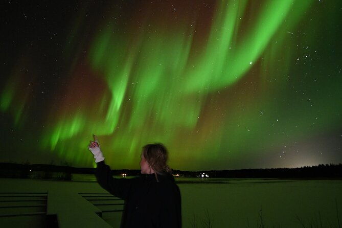 chasing-the-auroras-guaranteed-tour-with-professional-photography