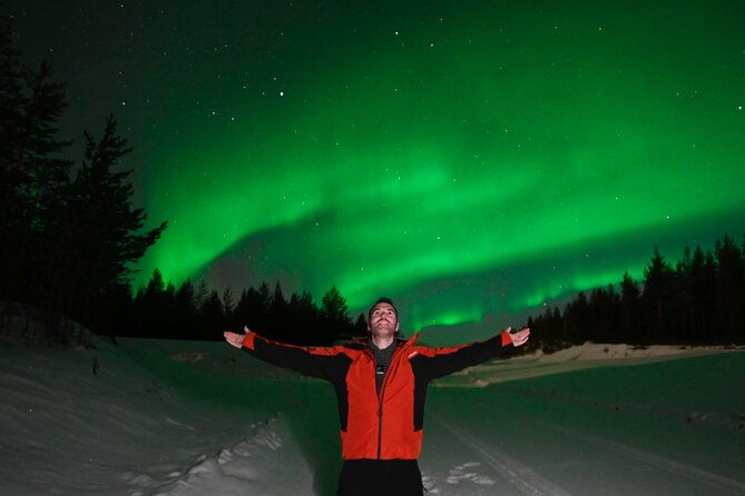 chasing-the-auroras-guaranteed-tour-with-professional-photography