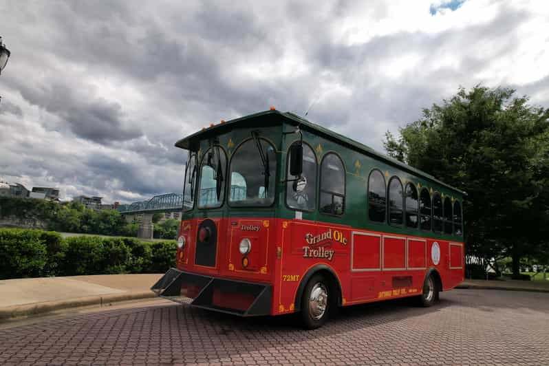 chattanooga-the-flash-city-sightseeing-tour-by-trolley
