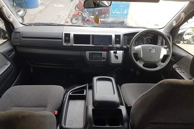 Chauffeur: Lahore International Airport Transfer - Arrival - Key Points