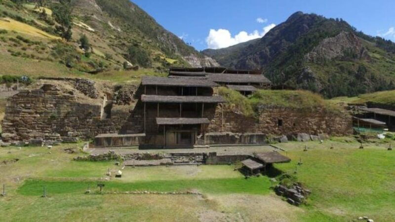 chavin-de-huantar-monument-querococha-lagoon-all-entrance