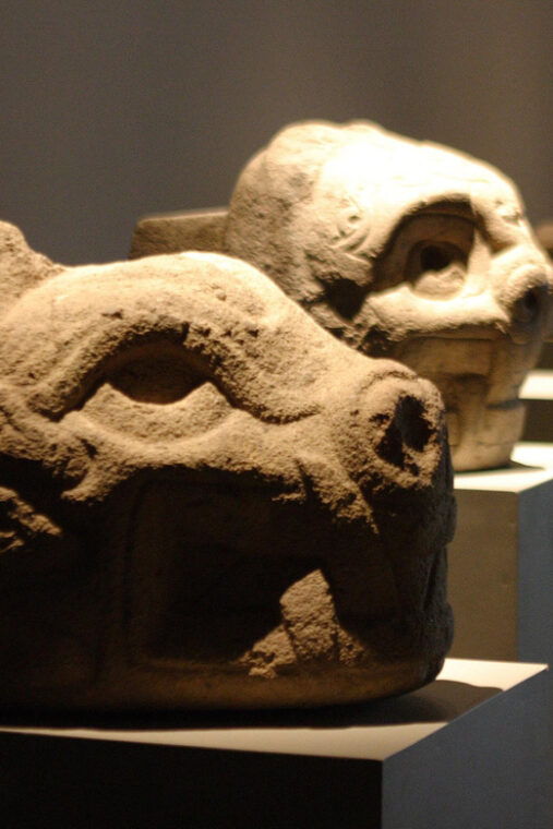 chavin-de-huantar-monument-querococha-lagoon-all-entrance