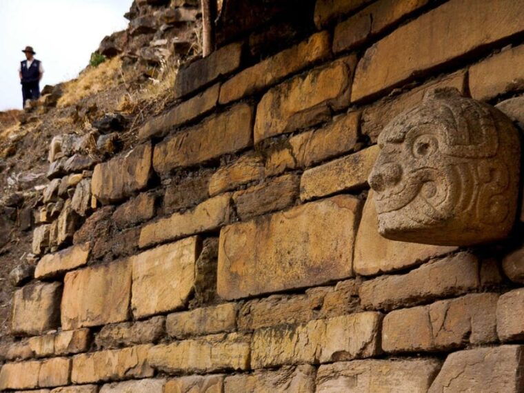 chavin-de-huantar-monument-querococha-lagoon-all-entries