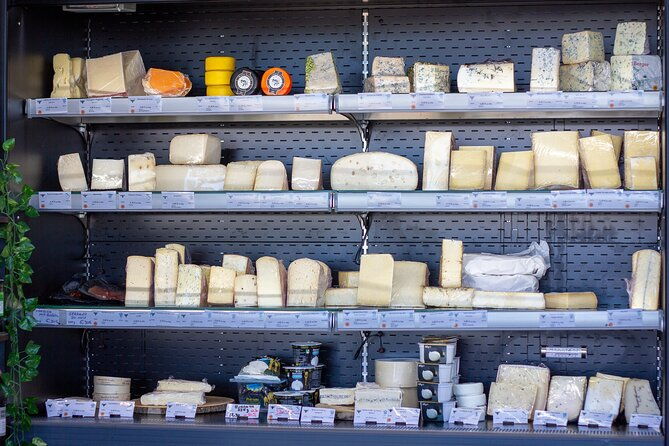 cheese-and-wine-tasting-platter-in-saint-martin