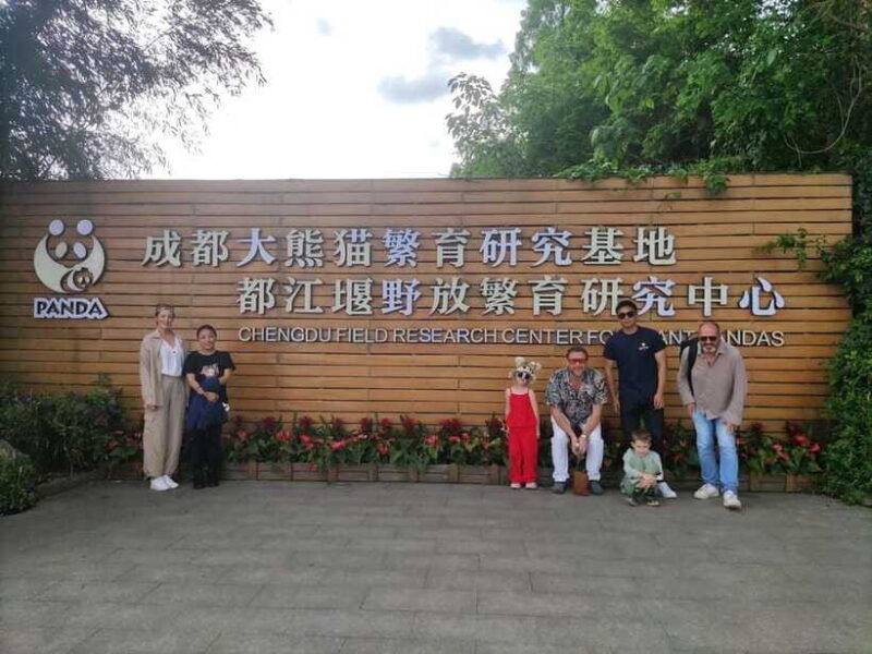 chengdu-3-day-panda-base-giant-buddha-and-ancient-town