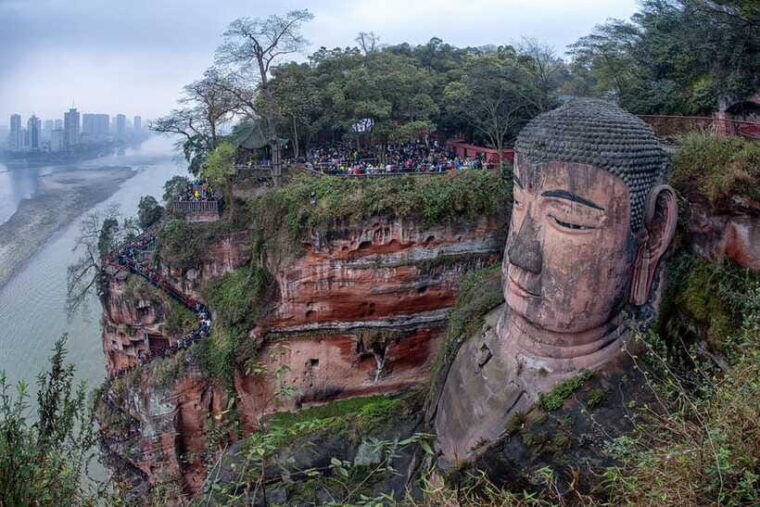 chengdu-3-day-private-tour-with-panda-and-buddha
