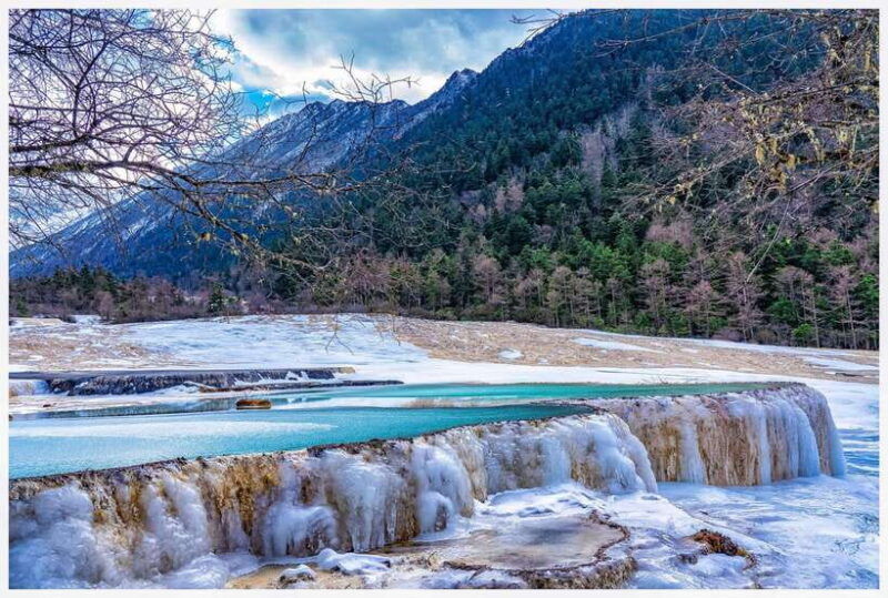 chengdu-5-day-jiuzhaigou-and-dujiangyan-tour-with-panda